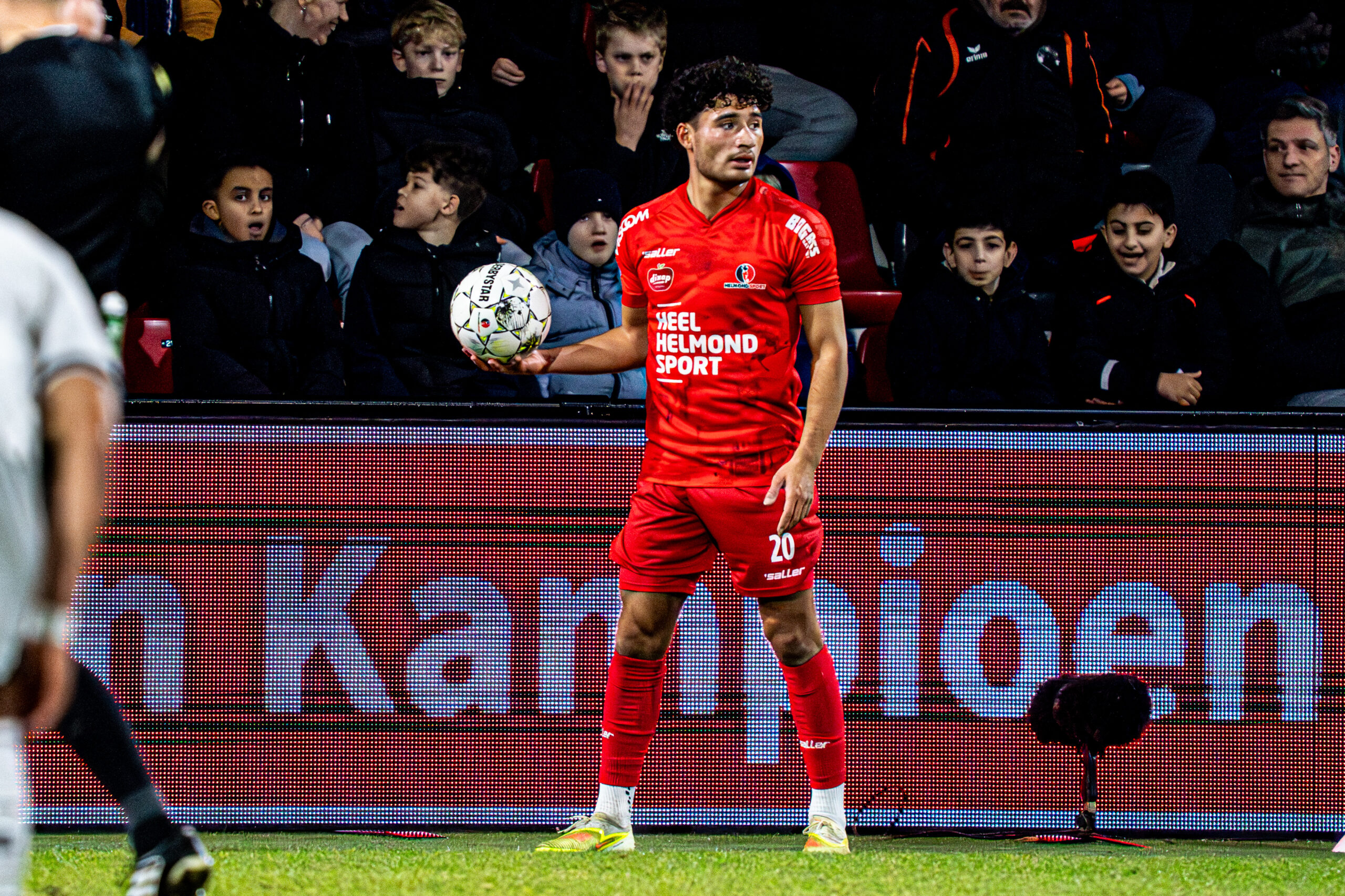 Koploper beslist duel na rust in Helmond