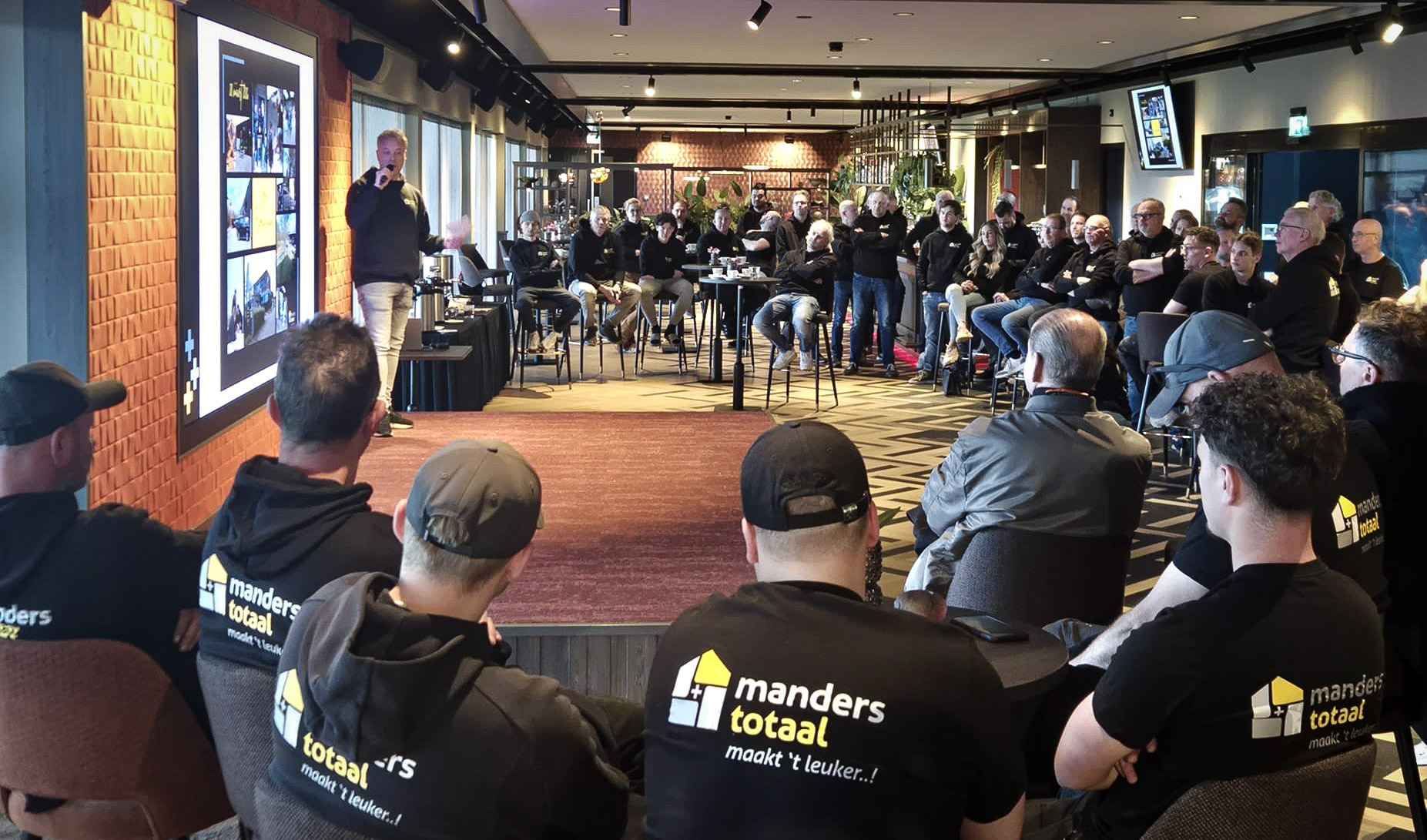 Manders Totaal trapt het buitenschilderseizoen af bij Helmond Sport